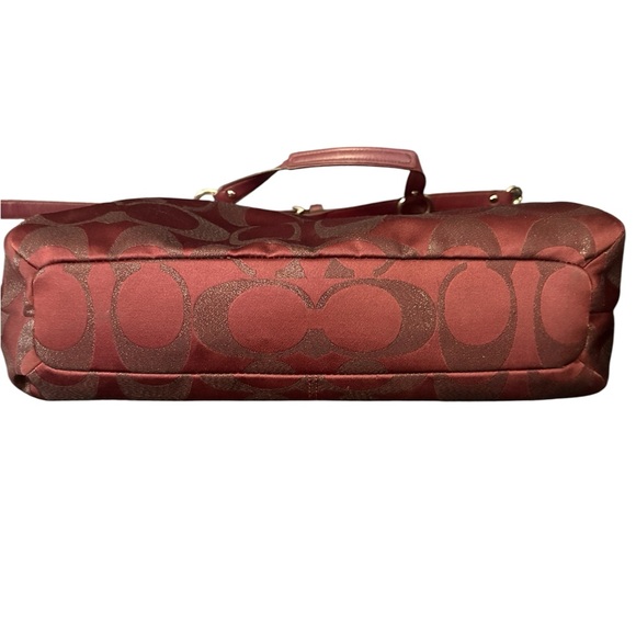 Coach Maroon Shoulder Bag with Structured Design and Metallic Hardware - Picture 7 of 10